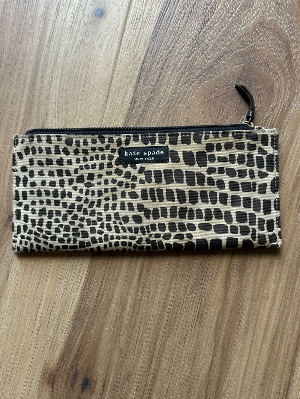 kate spade tan and black patterned zip pouch - Picture 2 of 4
